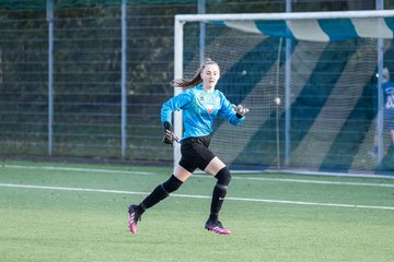 Bild 41 - F SSC Hagen Ahrensburg - SV Frisia 03 Risum-Lindholm : Ergebnis: 2:0